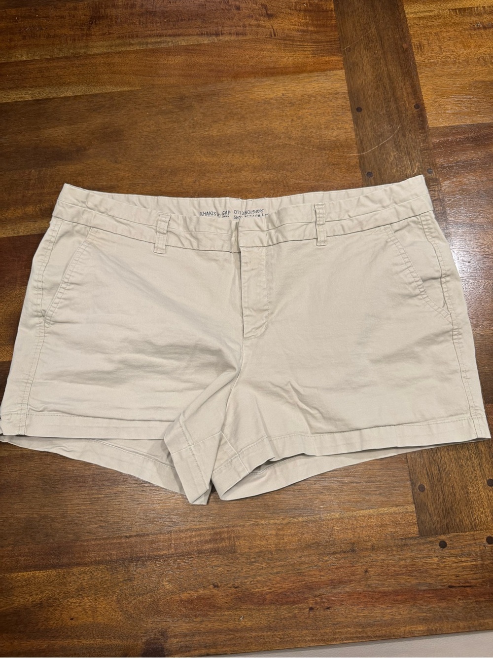 GAP Khaki Women's 3in Shorts Size 16